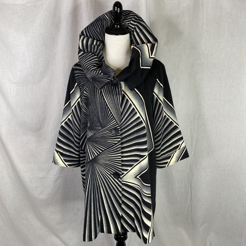 Damee Inc Art geometric striped Lined Mesh Wire Collar Swing Jacket size Medium